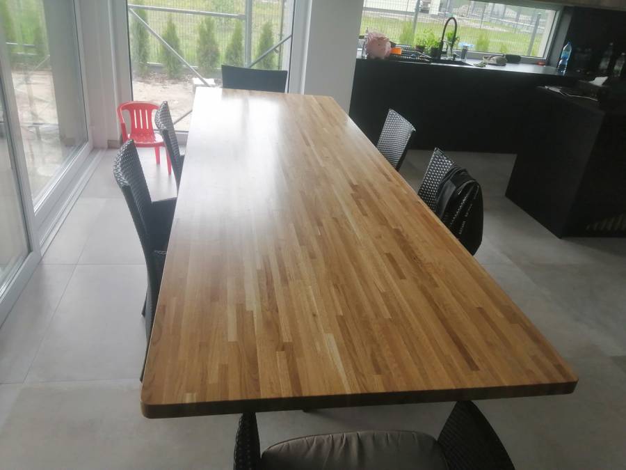 Kolejne stoliki z Linii Modern