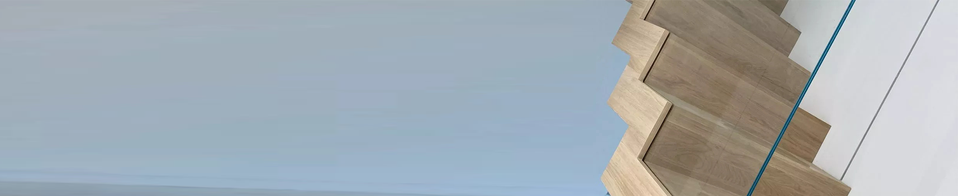 Schody, balustrady<br> drzwi, stoliki.